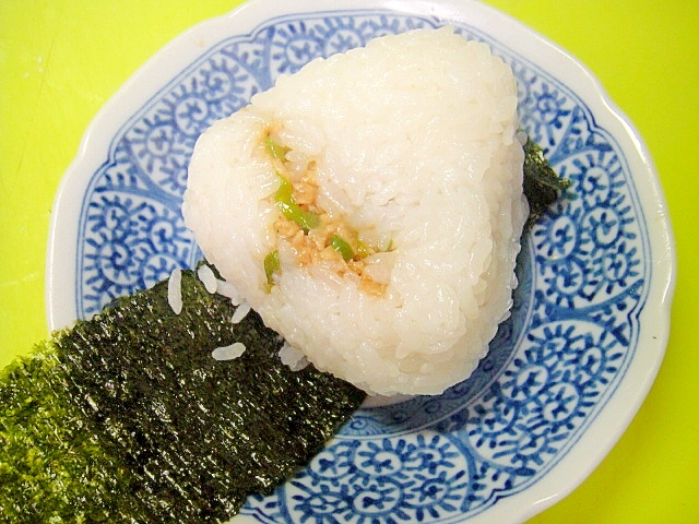 ネギ味噌味の鶏そぼろおにぎり