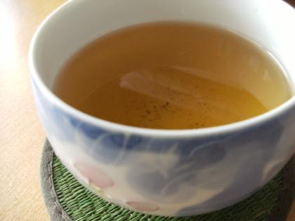 フライパンで熱したときのお茶の香りも良いですね。
あっという間にほうじ茶になりました！