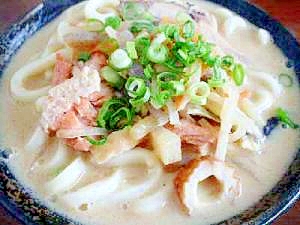 ボリューム満点！かす汁でうどん