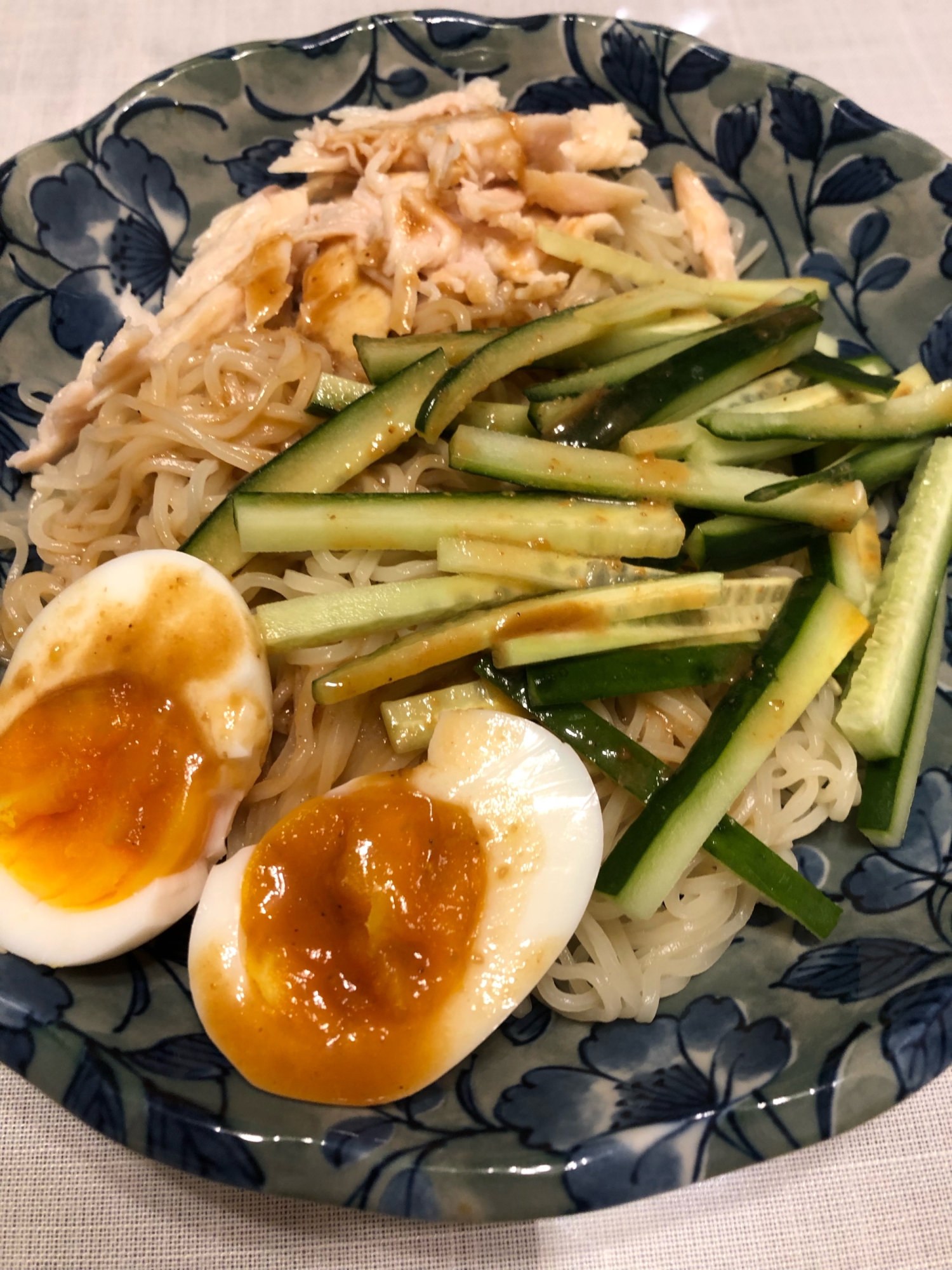 サラダチキンとゆで卵で冷やし中華