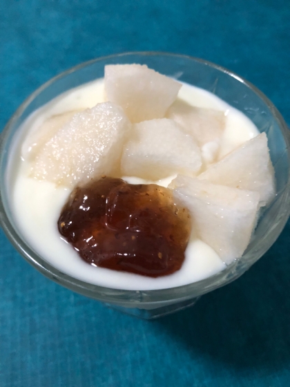 梨とジャムのヨーグルト✧˖°