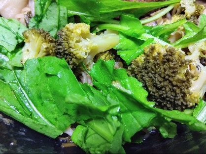 トマトブロッコリーレタスのサラダ