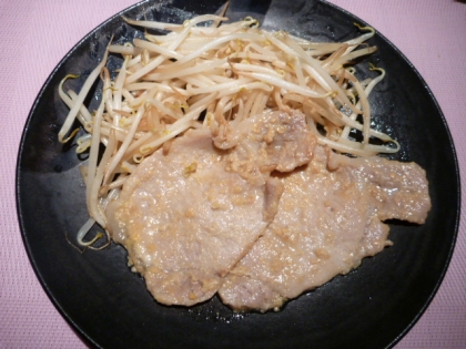 こんにちわ♪
生姜焼き用お肉で作りました☆
お肉が柔らかくて、ジューシーで美味しかったです (^_^)
漬け込むだけなのに、この美味しさです☆ごちそう様でした♥