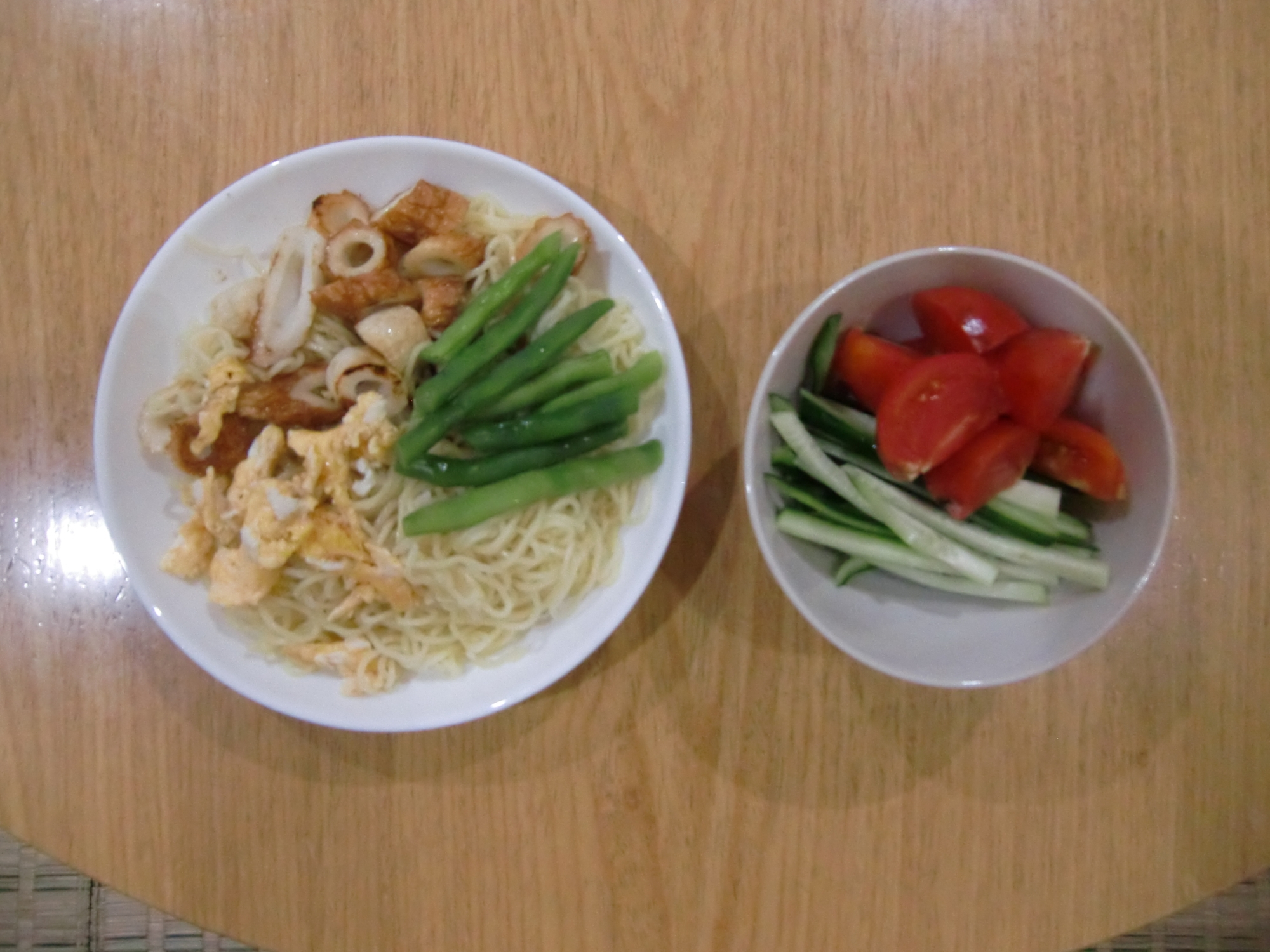 野菜満載で食べる中華麺