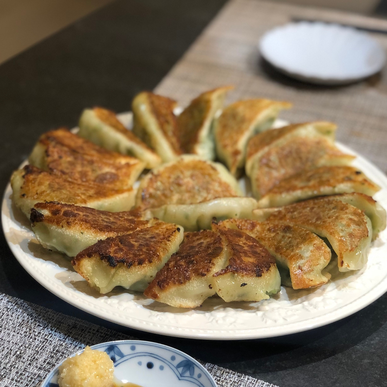 【猪肉鍋貼】豚肉の手作り餃子