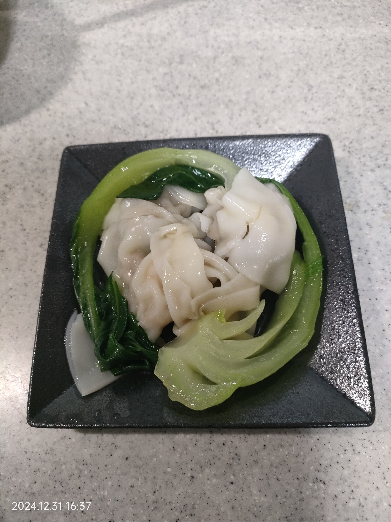 エビと豚ミンチのスープ餃子