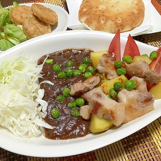 ゴーゴーカレー！ポークとおじゃがにキャベツとゴー！