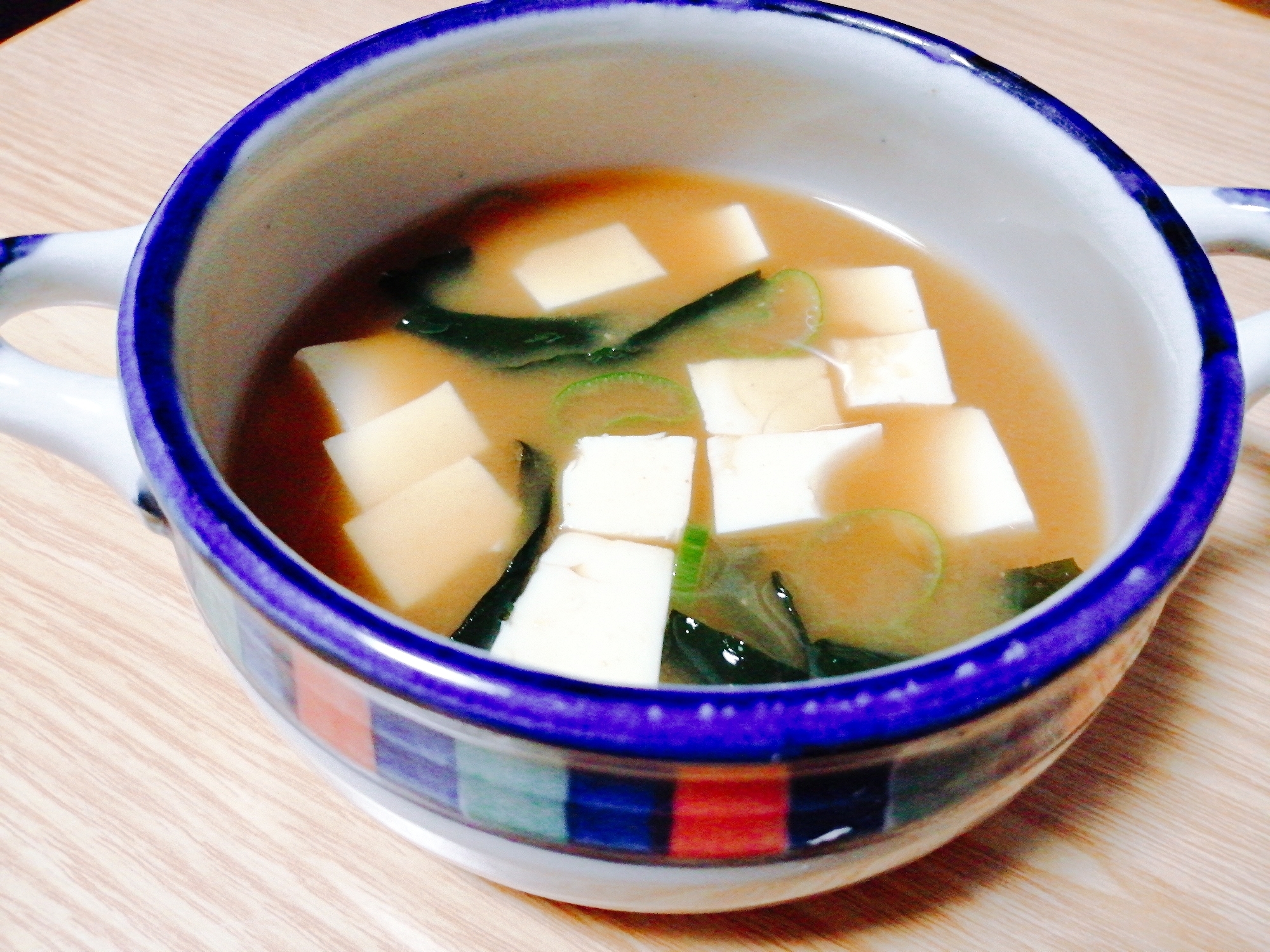 豆腐とわかめとねぎの味噌汁