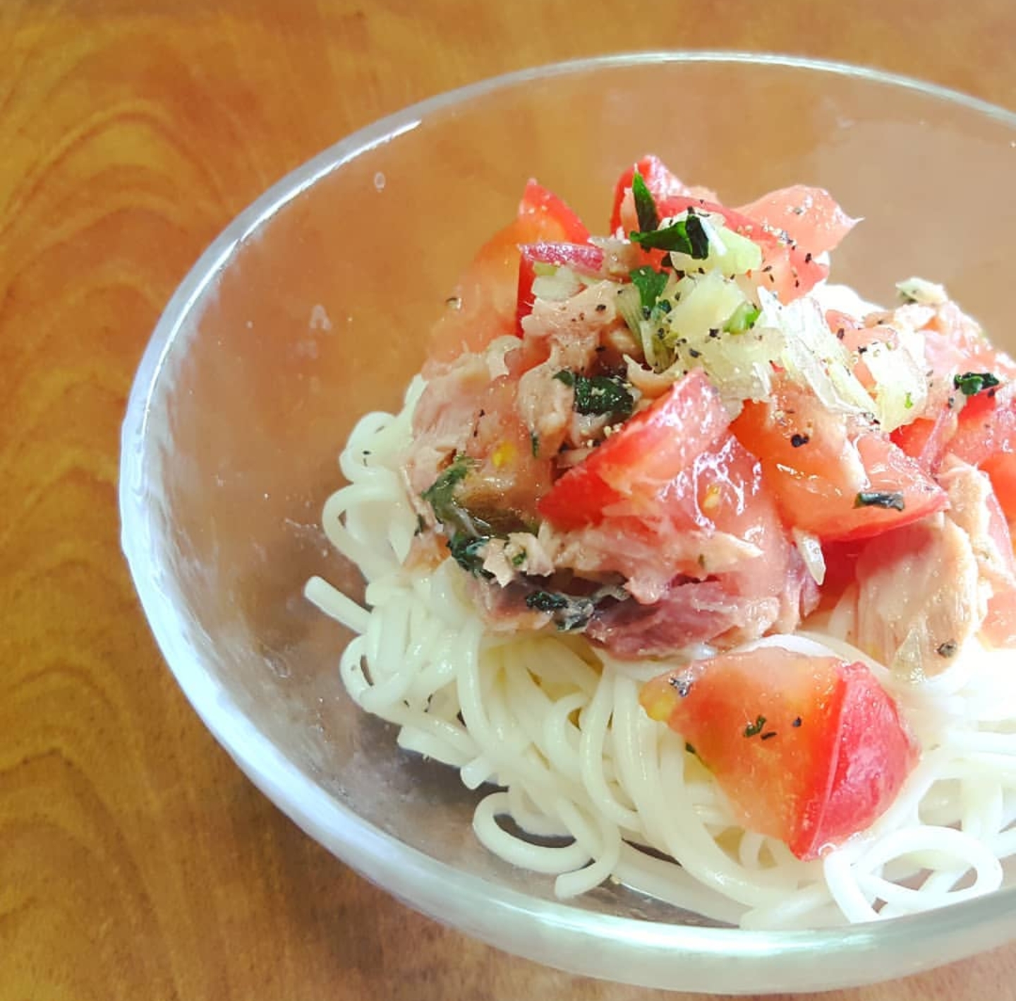 トマトとツナで食べる さっぱりそうめん