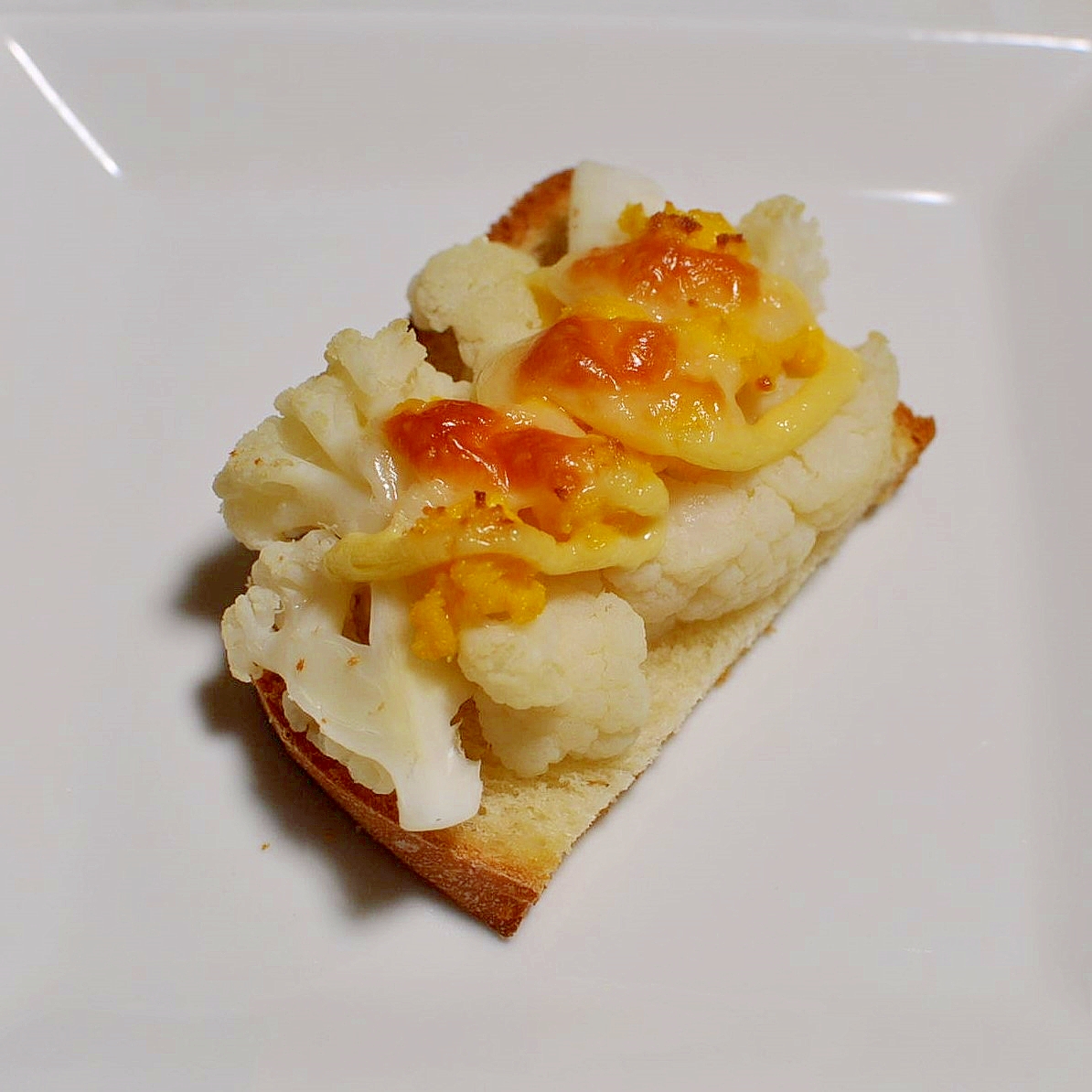 カリフラワー＆スクランブルエッグdeチーズトースト