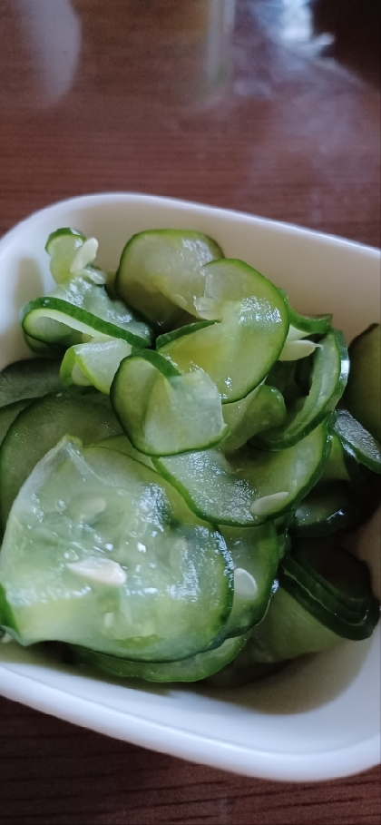 夏の食卓を爽やかに♪わかめときゅうりの酢の物♪