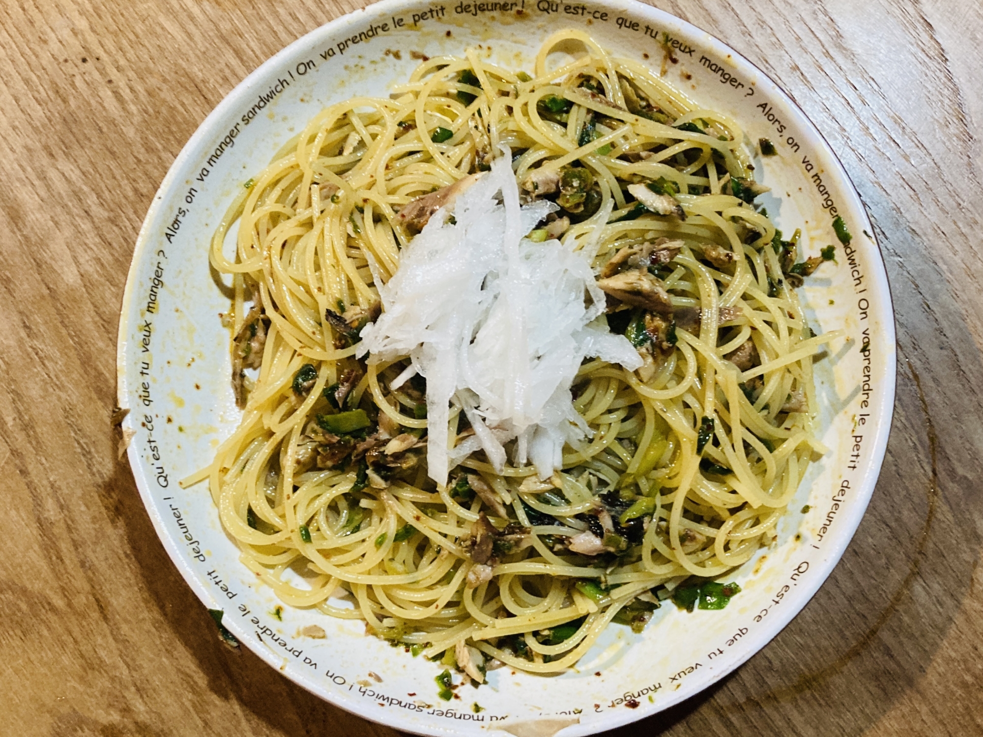 秋刀魚とニラのピリ辛パスタ