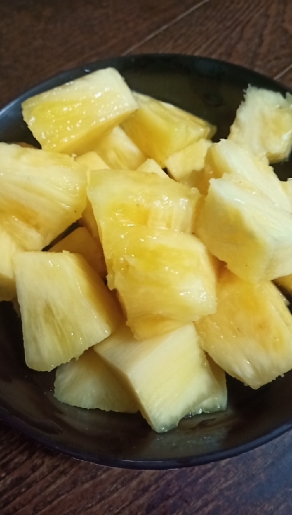 パイナップルの切り方(カットパイン)