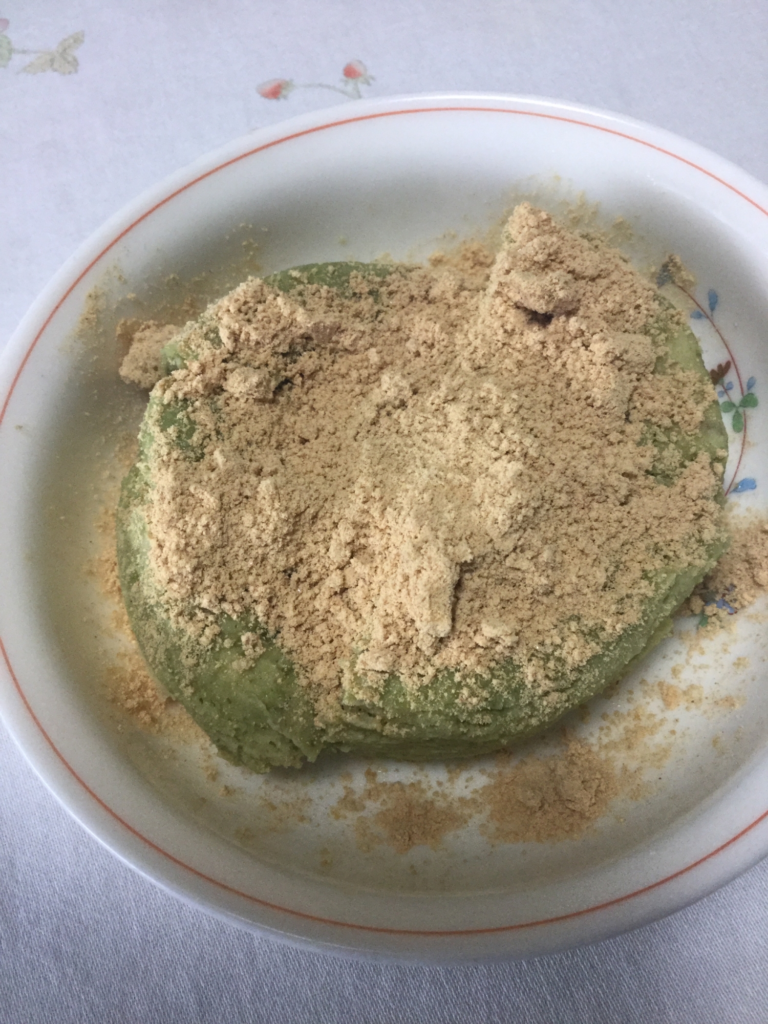 抹茶と豆腐とおから蒸しパンのきな粉かけ