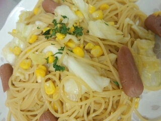 ウィンナーとキャベツとコーンのパスタ