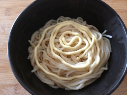 うどん＋マヨネーズ＋醤油＋味の素