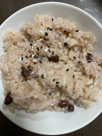 炊飯器だったので、手間なく簡単に美味しいお赤飯が炊けました。
レシピありがとうございました。