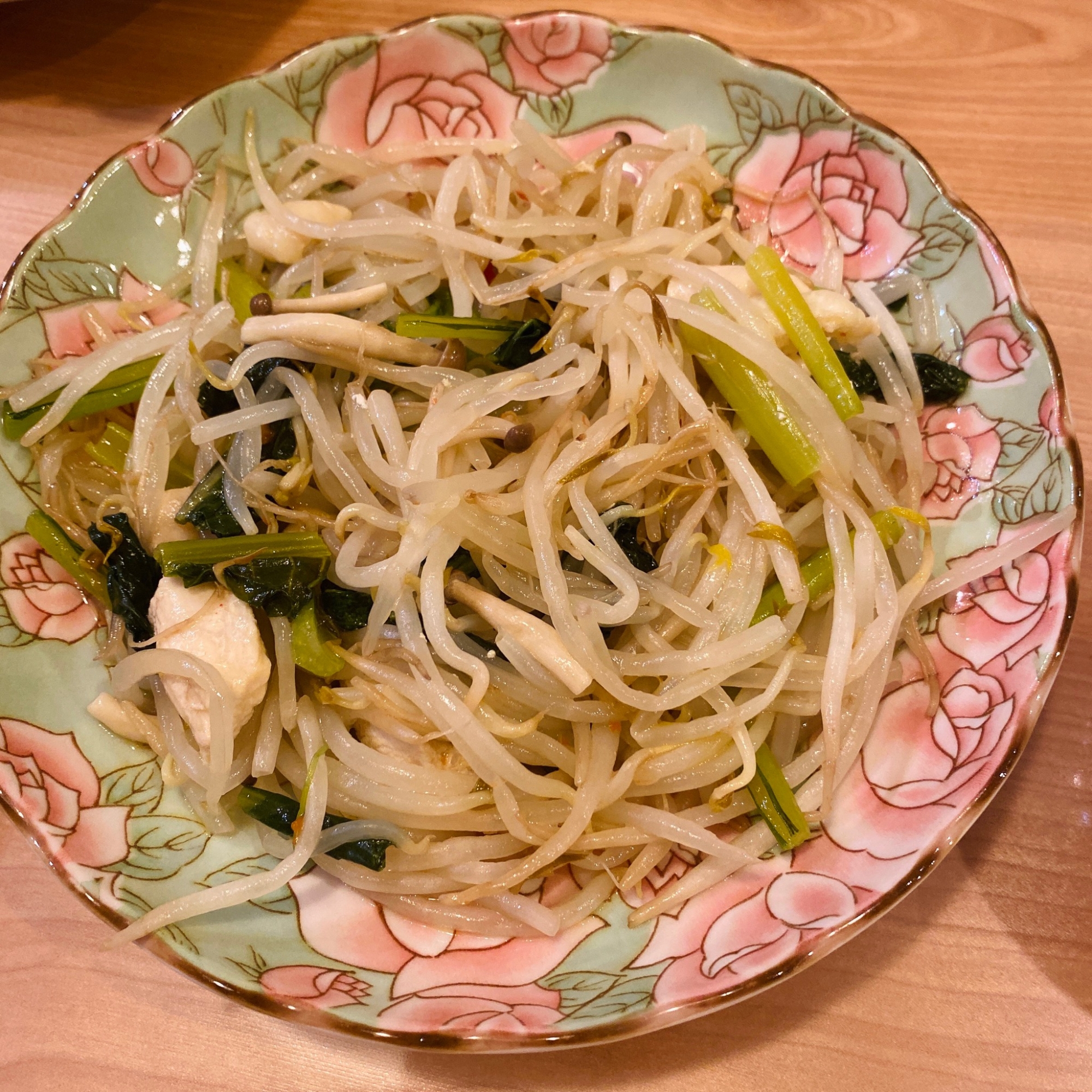 鶏胸肉ともやしと小松菜としめじのポン酢炒め