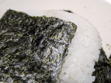 ✎*｡:ﾟウインナーとコーンのおにぎり