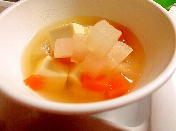 小さい子に好評♡サイコロ野菜のお味噌汁 レシピ・作り方 by