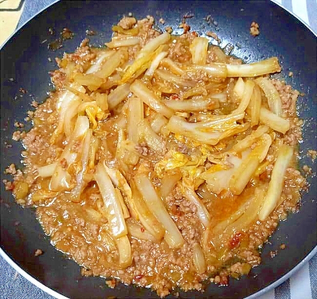 ご飯がすすむ白菜の辛味挽き肉重ね蒸し