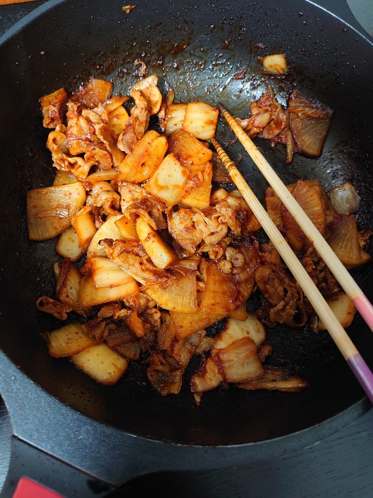 焼肉のたれで豚キムチ大根