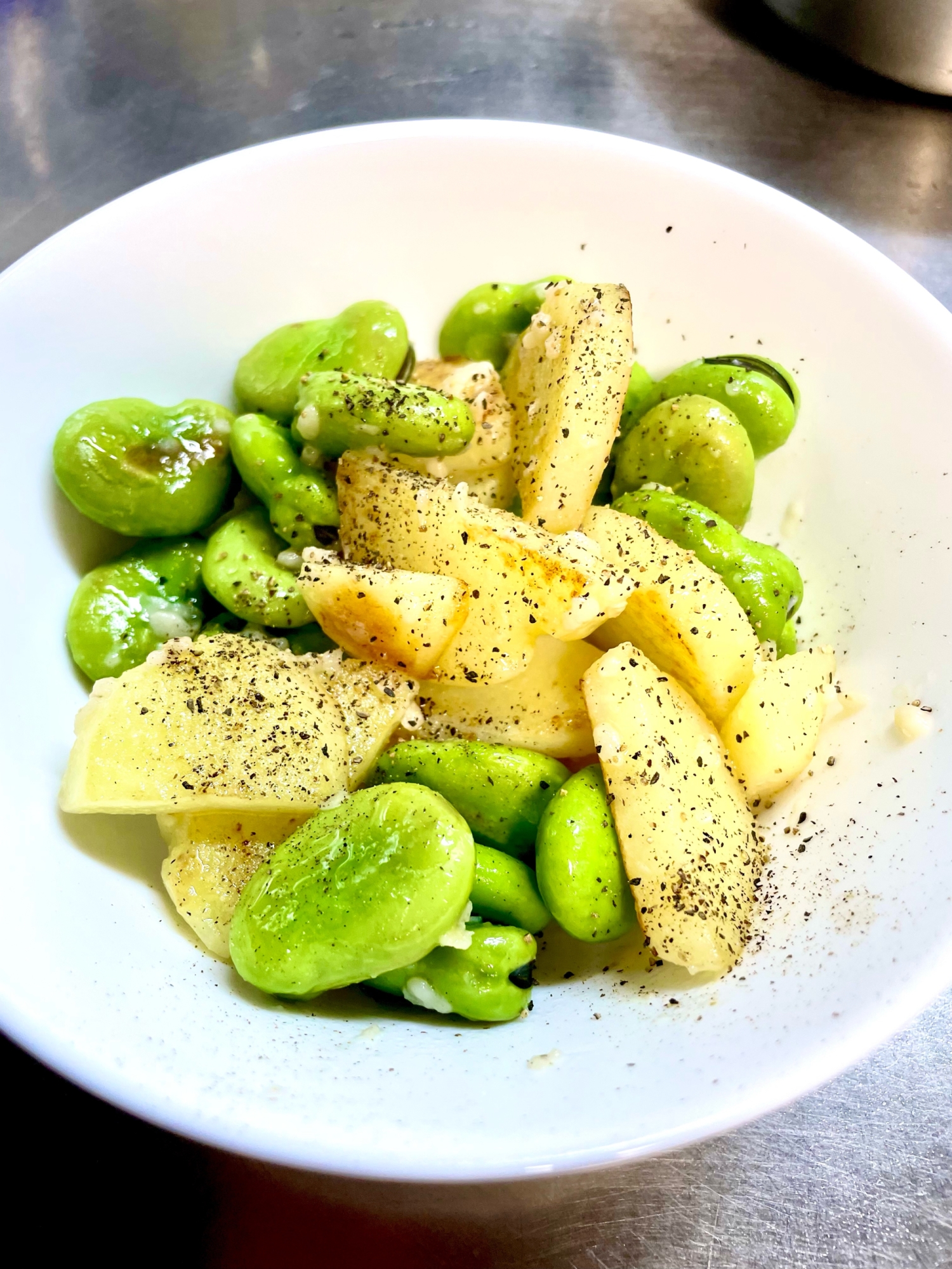 塩麹そら豆と新じゃがのカリカリ焼き