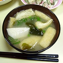 里芋と油揚げのお味噌汁