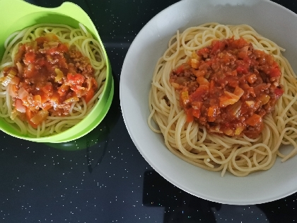 今回はセロリで作って見ましたが、やはり美味しいです！冷凍して保存していますが、なくなると息子がミートソースもうないよ！と教えてくれるようになりました。笑