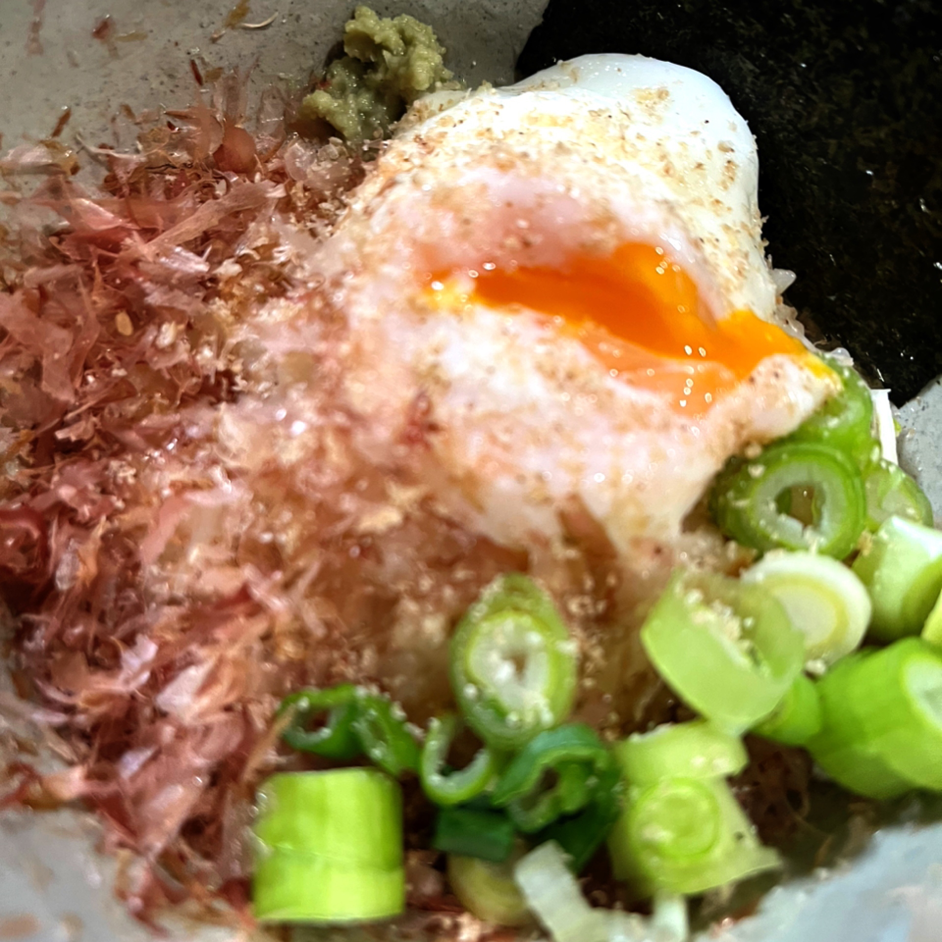 ツナ缶オイル！めんつゆで和風！油メシの温泉卵のせ