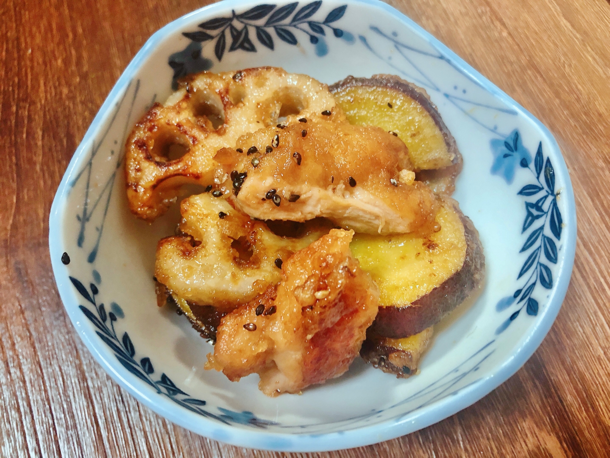 さつまいもとレンコンと鶏肉の甘辛炒め