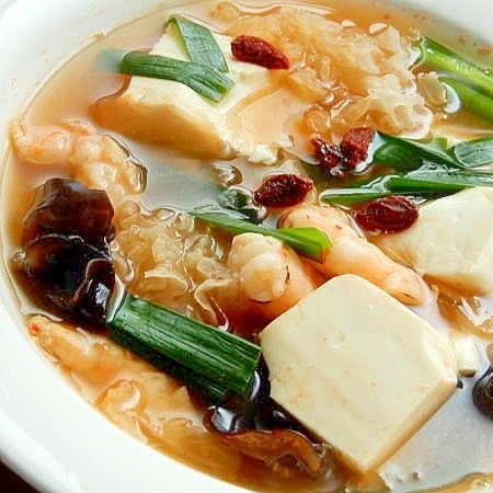 簡単❤薬膳っぽい中華スープ♪（海老、キクラゲ他）