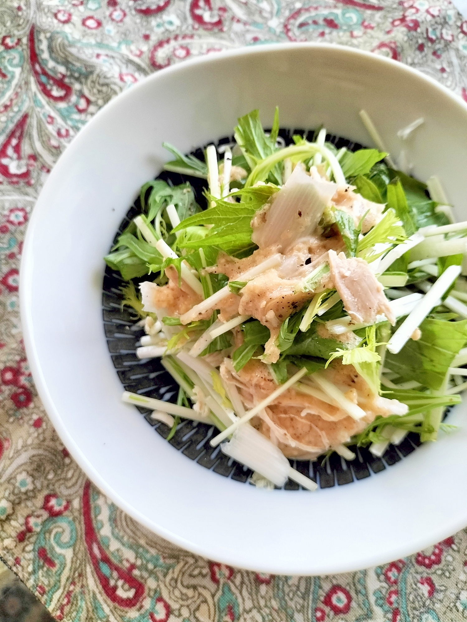 水菜と茹で鶏のねぎとろろサラダ♪