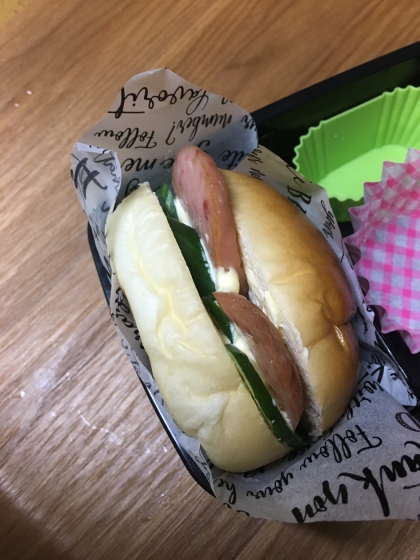 お魚のハンバーグ、パンにも合いますね。