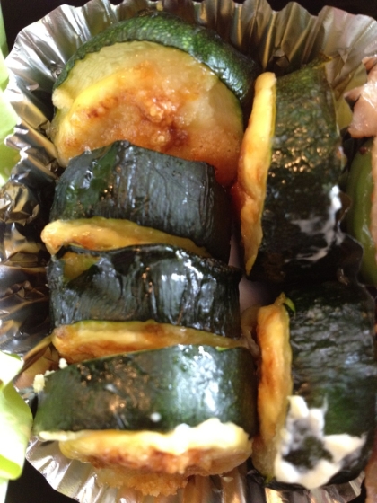 お弁当にぴったり☆ズッキーニのマヨチーズ焼き