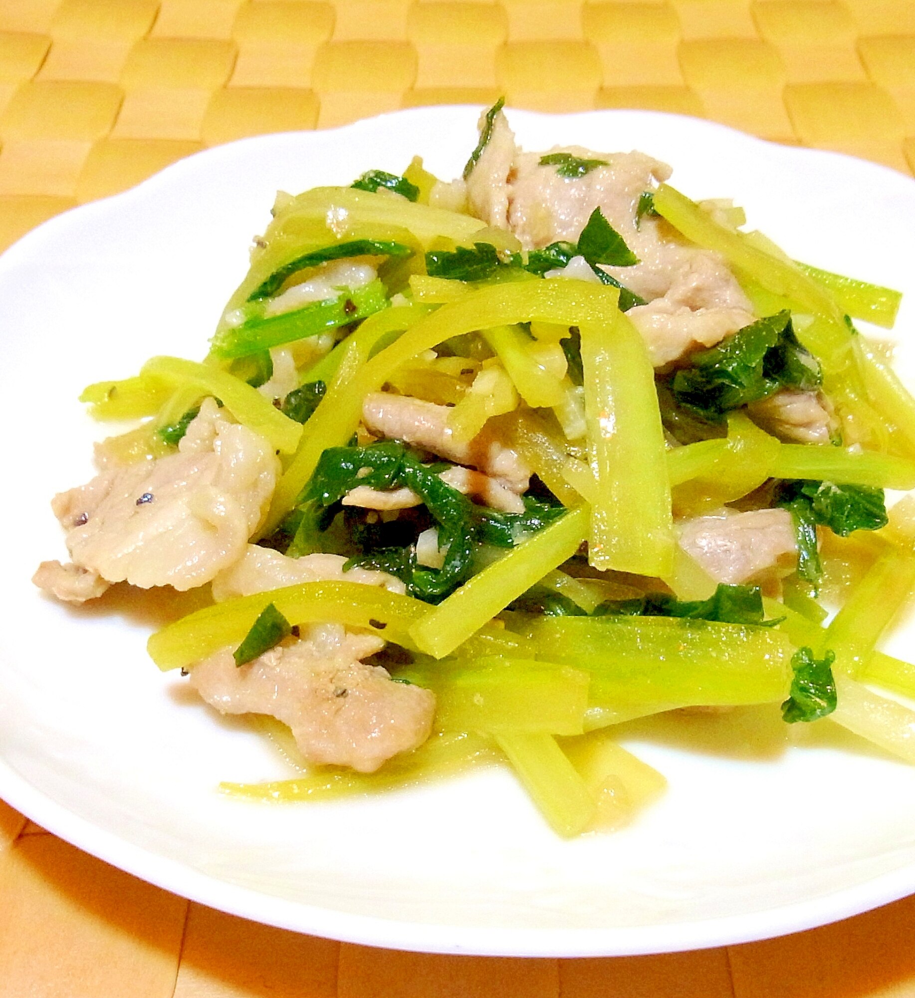セロリと豚肉のにんにく醤油炒め レシピ・作り方 by メリッコ - 楽天レシピ
