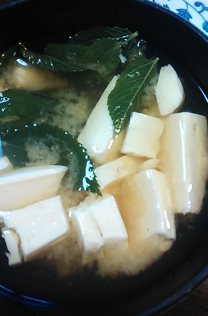 モロヘイヤと豆腐の味噌汁