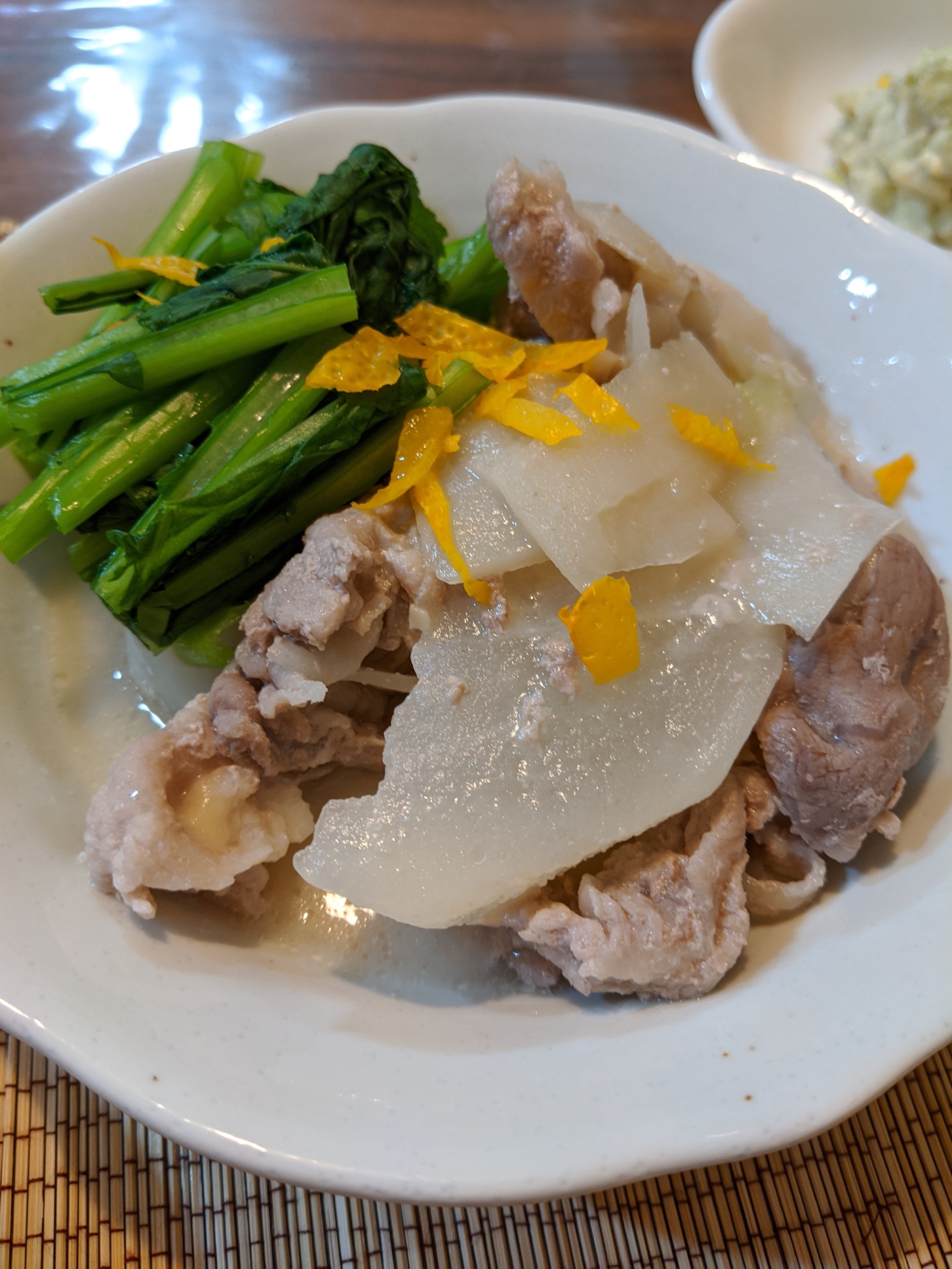 短時間で簡単♪上品なお味♡カブと豚肉のゆず白味噌煮