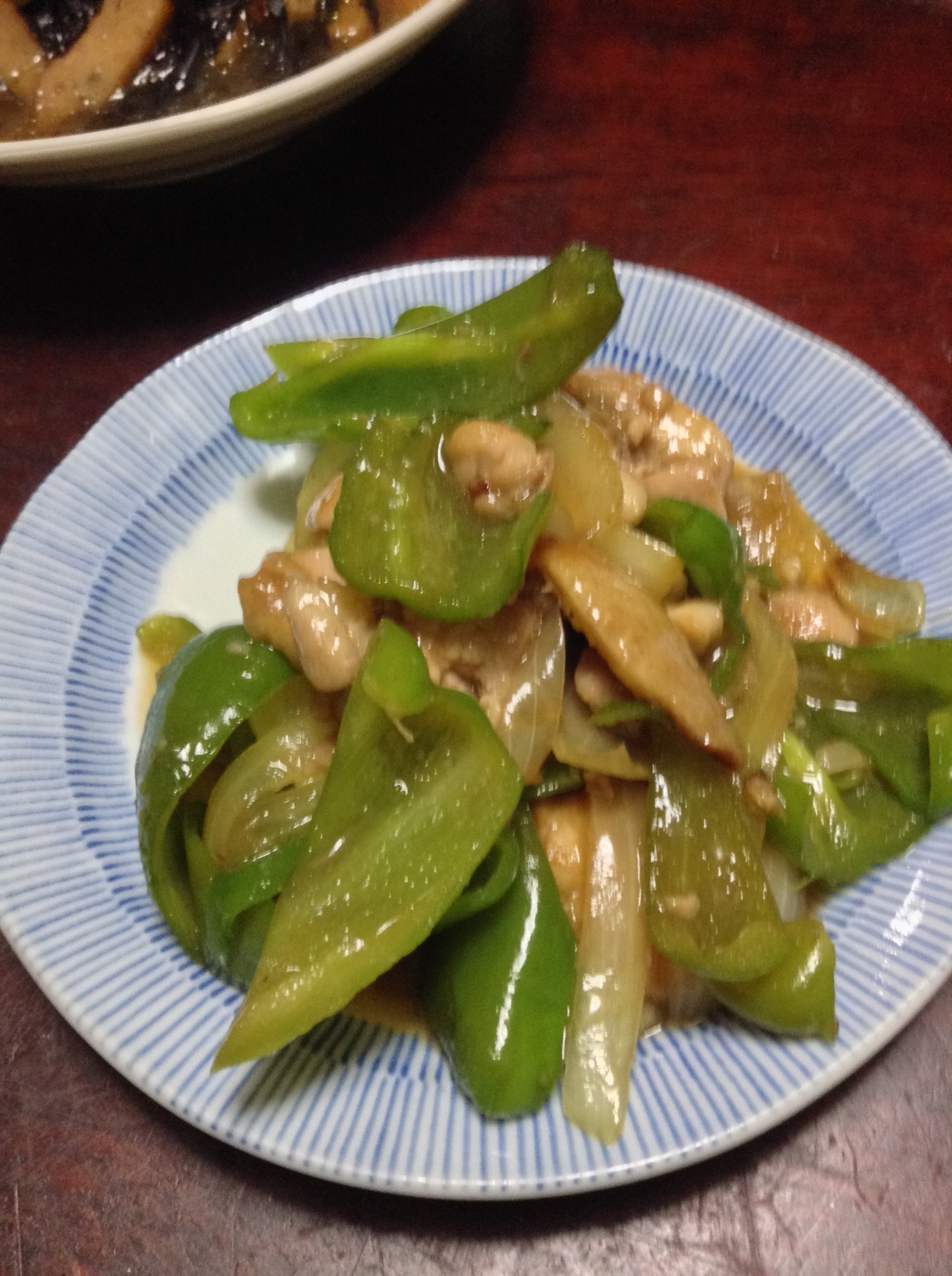 鶏モモと玉ねぎとピーマンの焼肉のタレ炒め