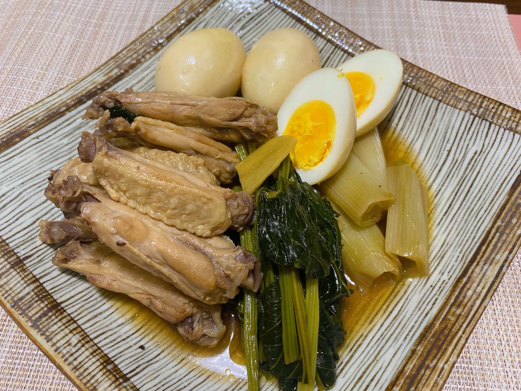 手羽中とゆで卵の煮物