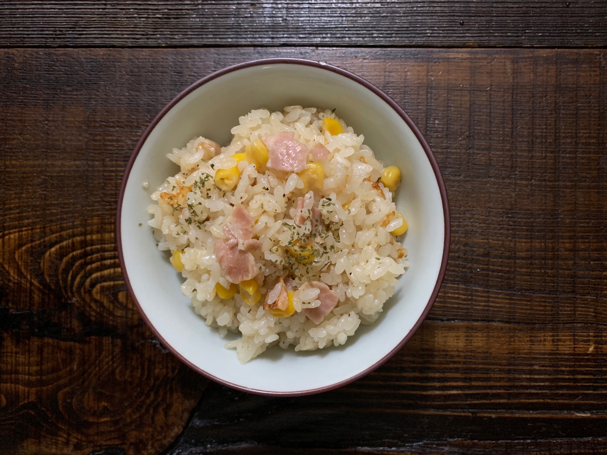 フライパンでコーンとベーコンの炊き込みご飯！