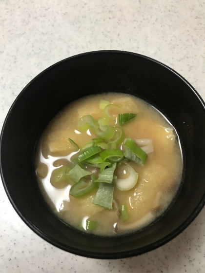 しめじと玉ねぎと油揚げの味噌汁