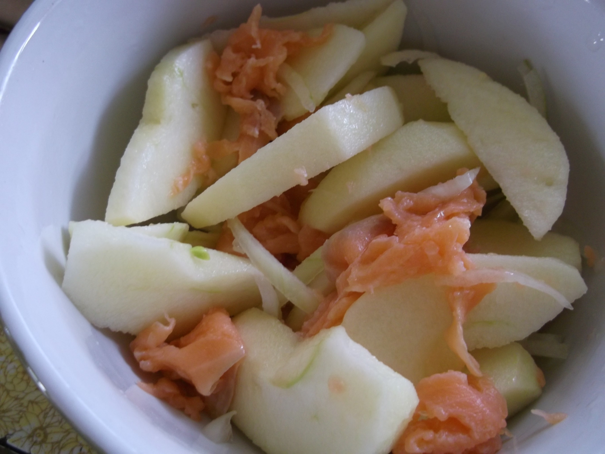 りんごとスモークサーモンの超簡単サラダ