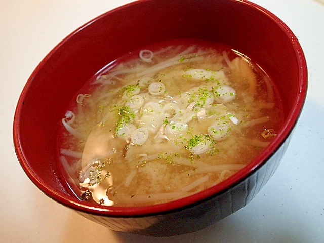 焼きあごだしで　もやしとしめじのお味噌汁