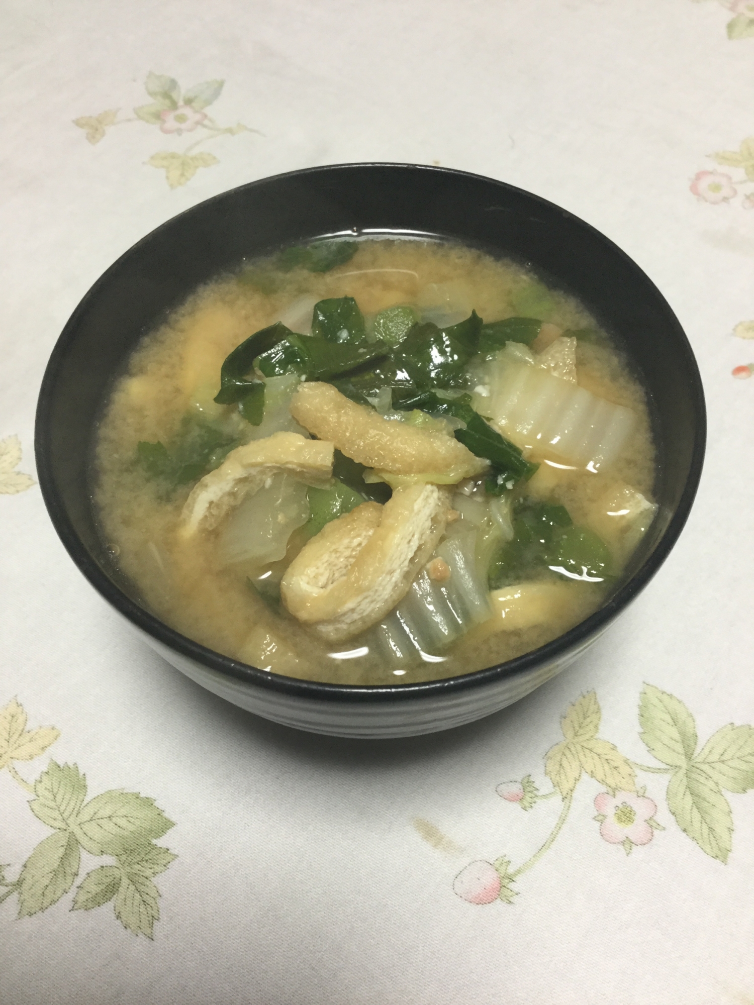 白菜と大根の葉っぱの味噌汁