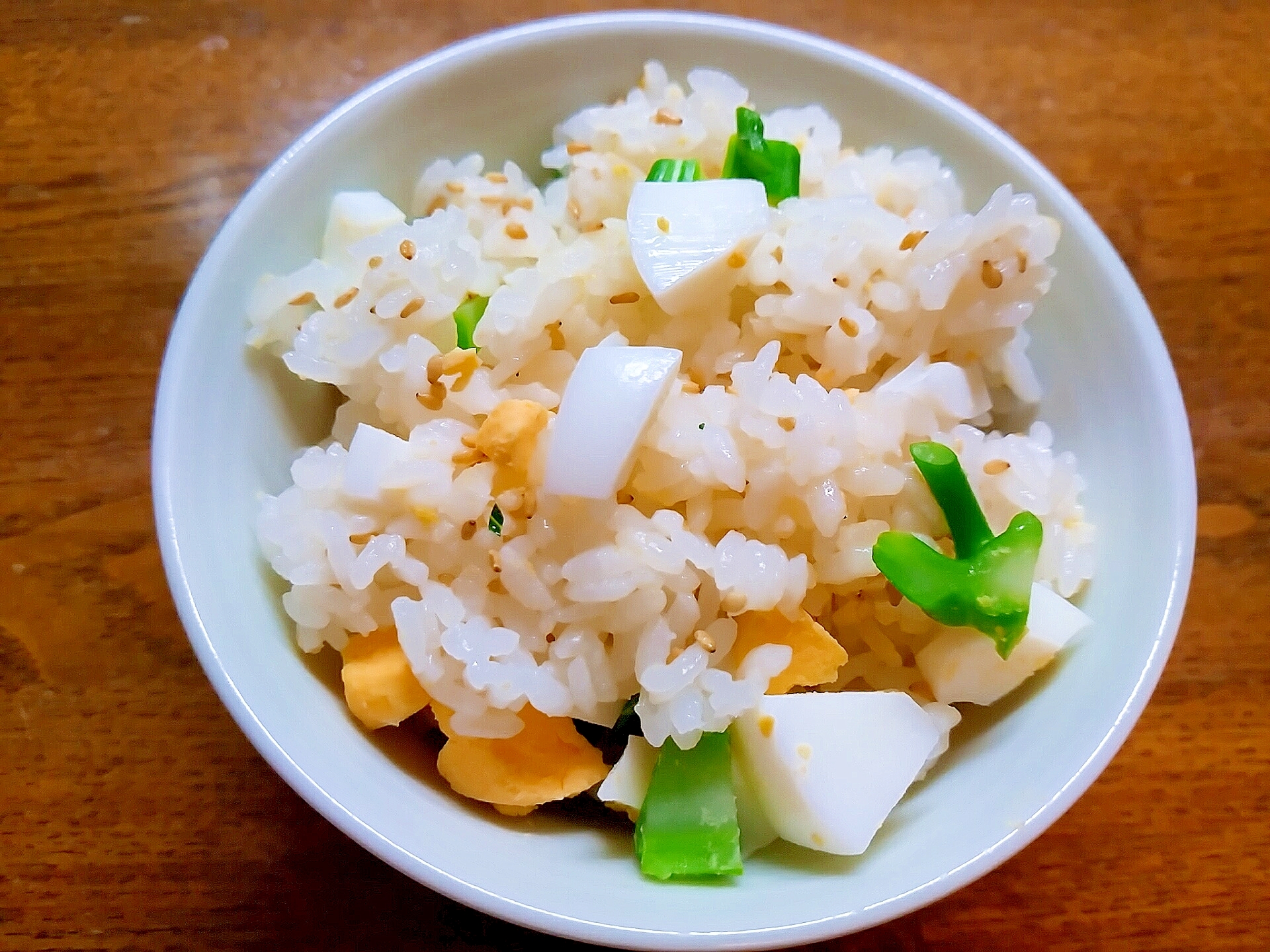 ブロッコリーの茎とゆでたまごのマヨご飯