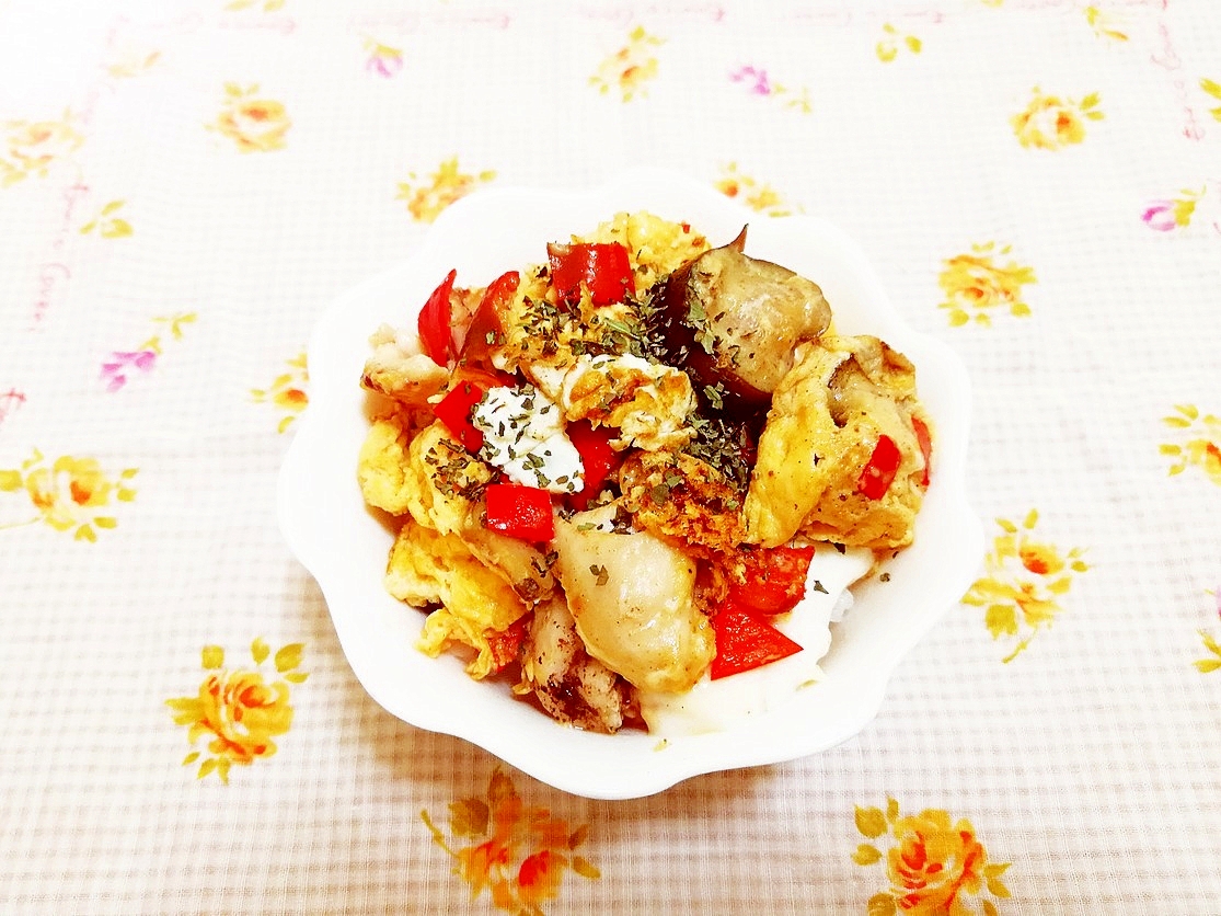 バジル風味 茄子と赤ピーマンの卵とじどんぶり レシピ 作り方 By 仄香 楽天レシピ