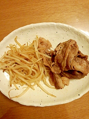 もやしを添えて♪塩こしょう焼き肉