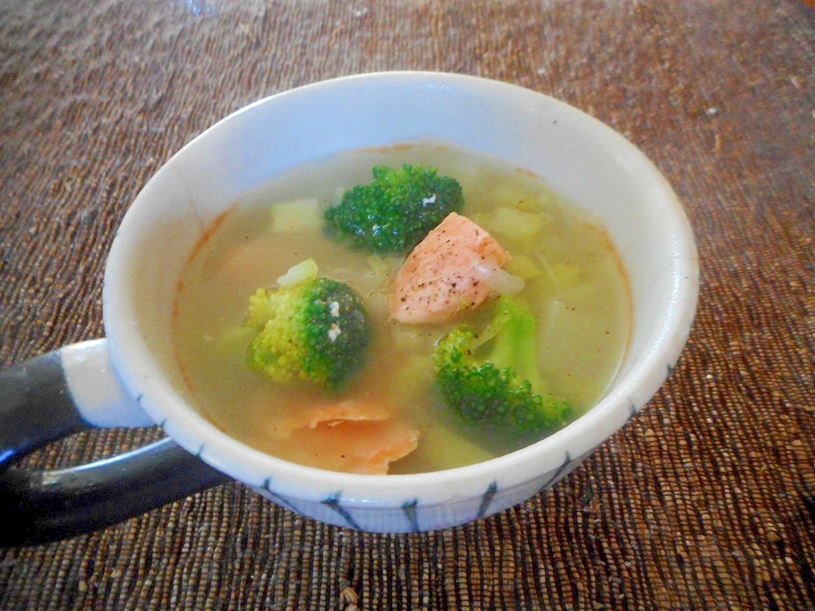 鮭とブロッコリーのスープ