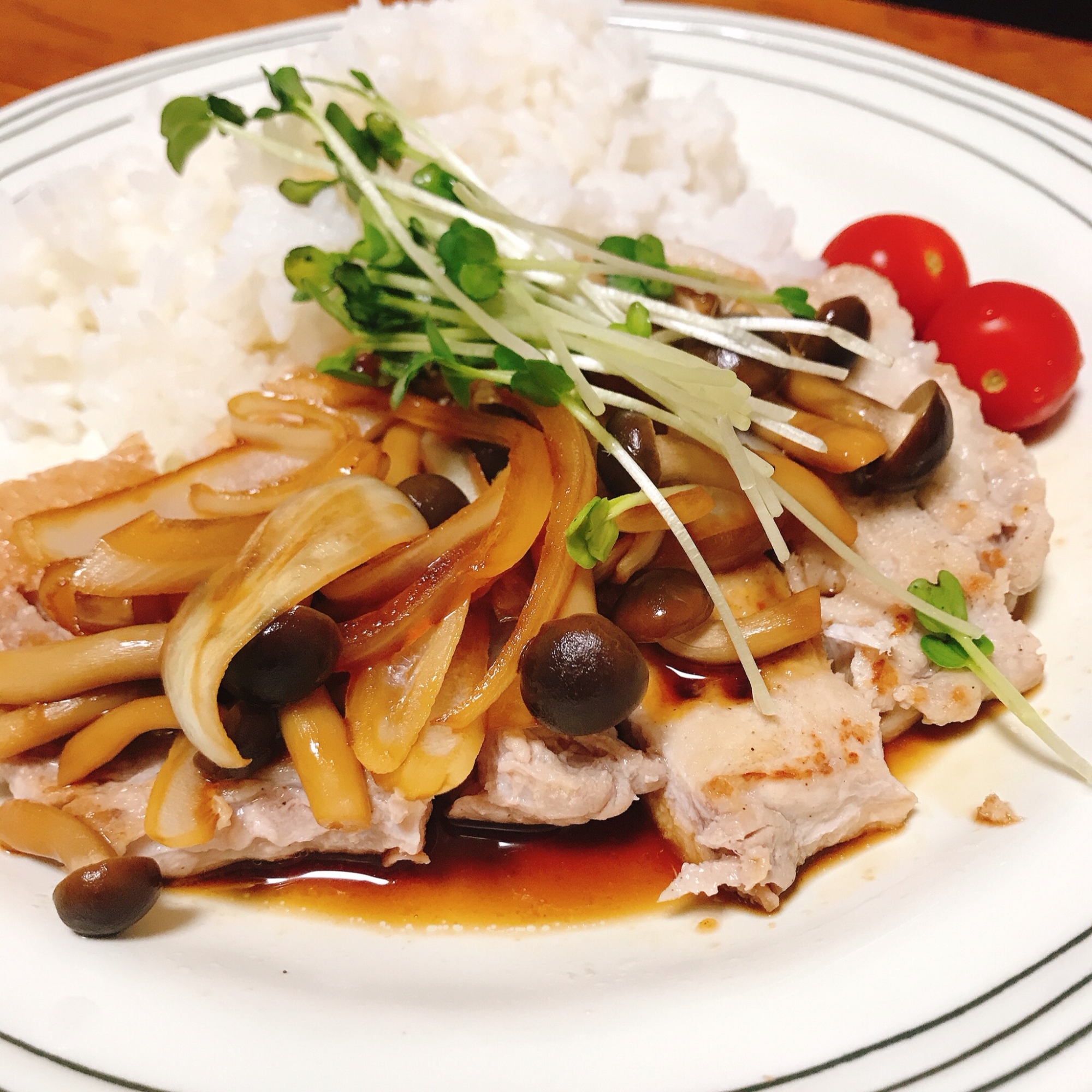 低温調理器使用 豚ロースでトンテキ しめじソース レシピ 作り方 By ムッカリーナ 楽天レシピ